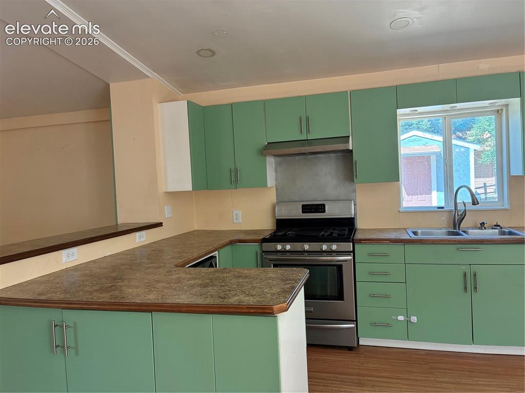 Image 24 of 25: Kitchen
