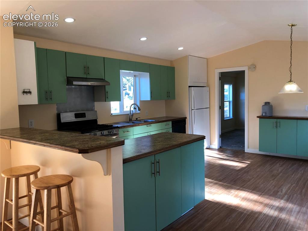 Image 7 of 25: Gas Range, plenty of cabinet space.