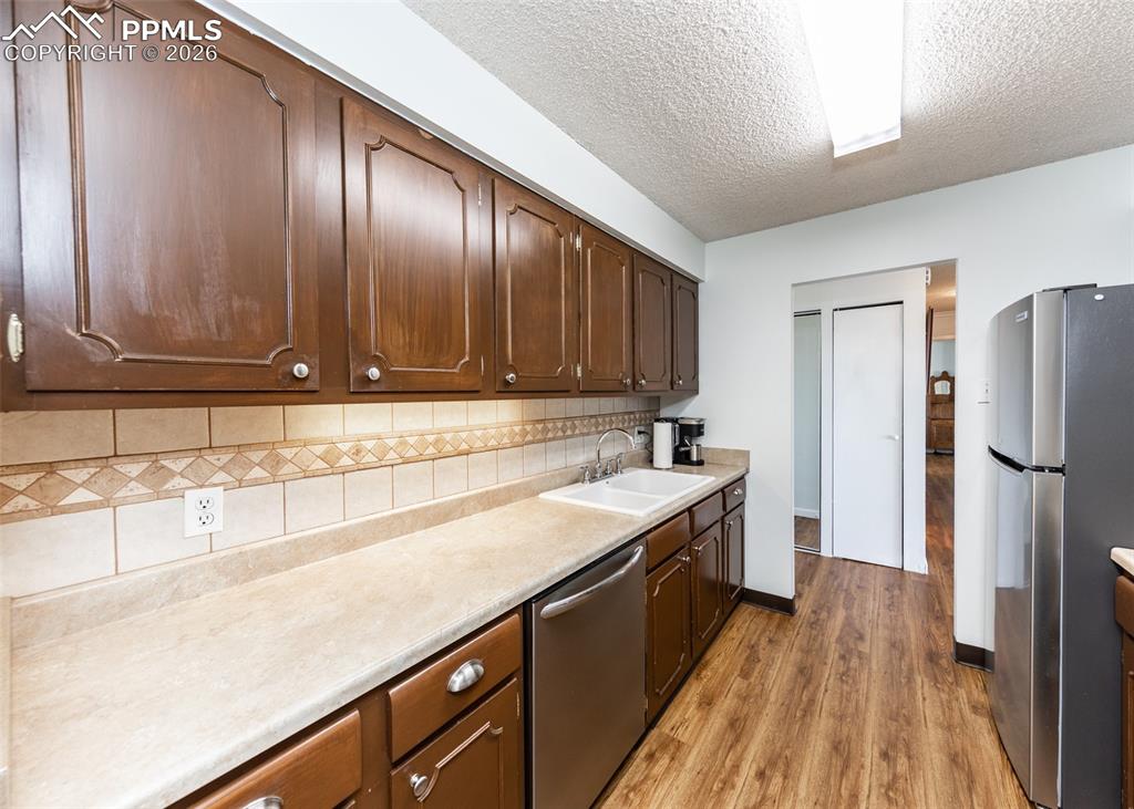 Image 10 of 28: Kitchen