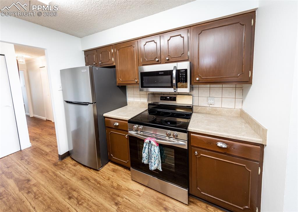 Image 12 of 28: Kitchen