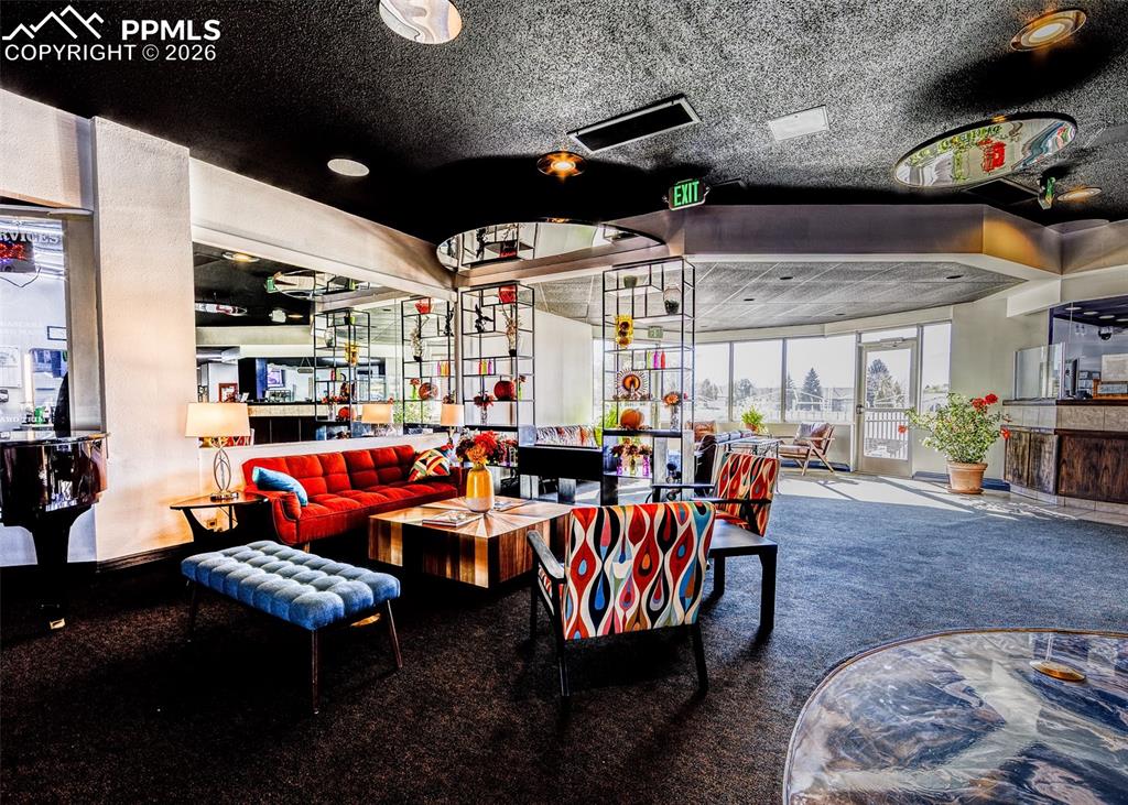 Image 29 of 31: Lobby