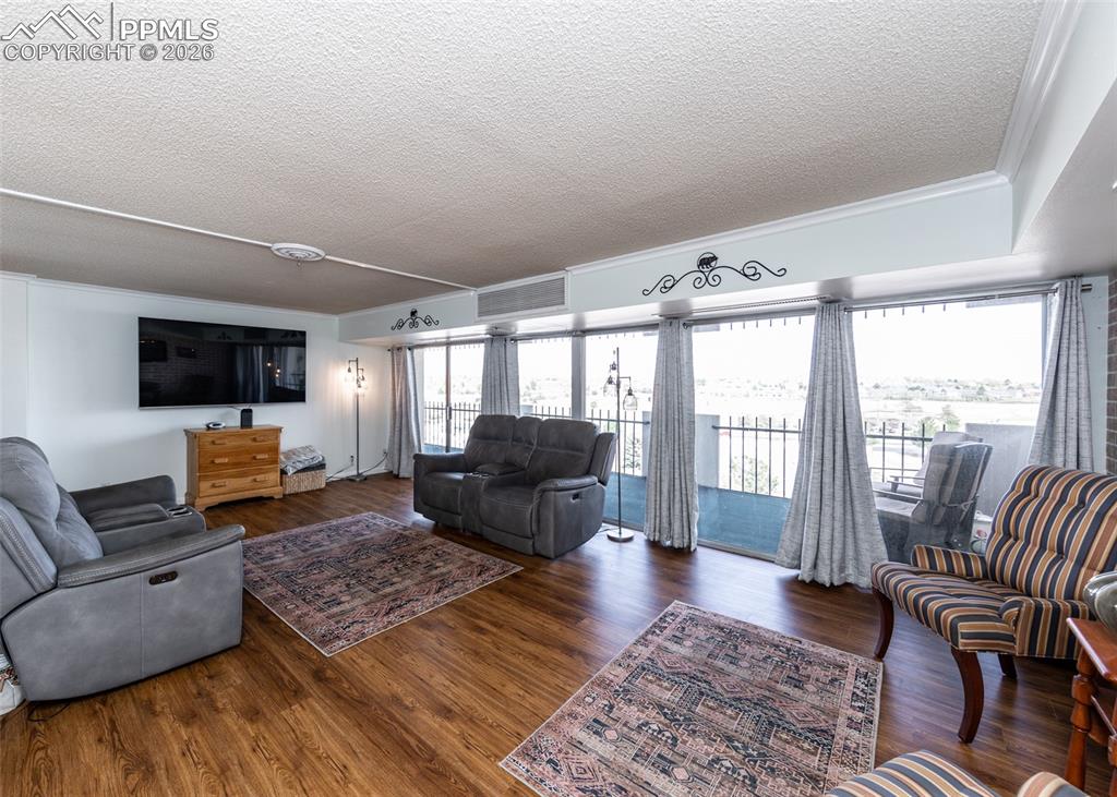 Image 4 of 28: Living Room