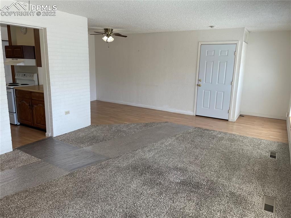 Listing 1252439, Image 3 of 35