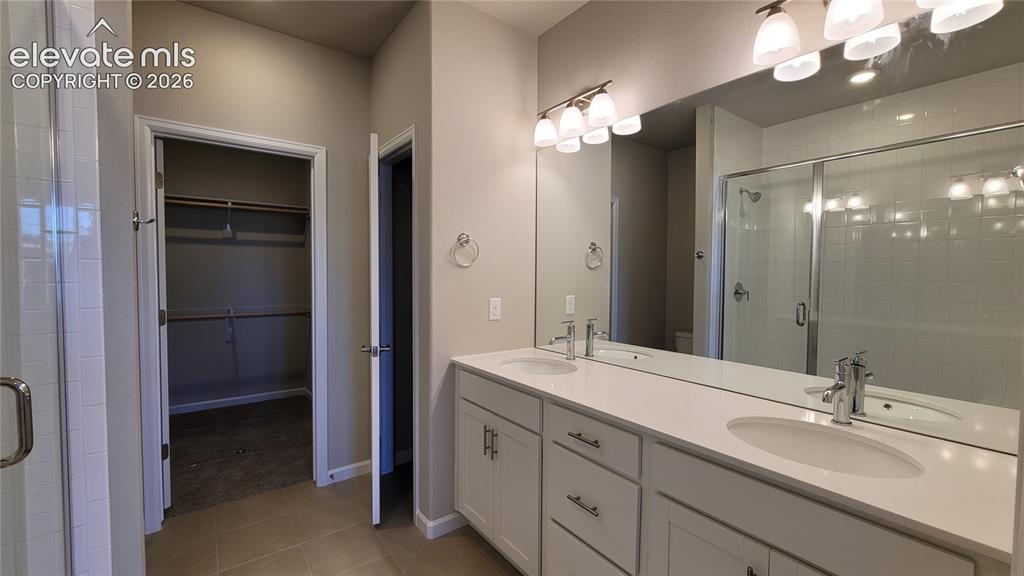 Image 15 of 42: Bathroom