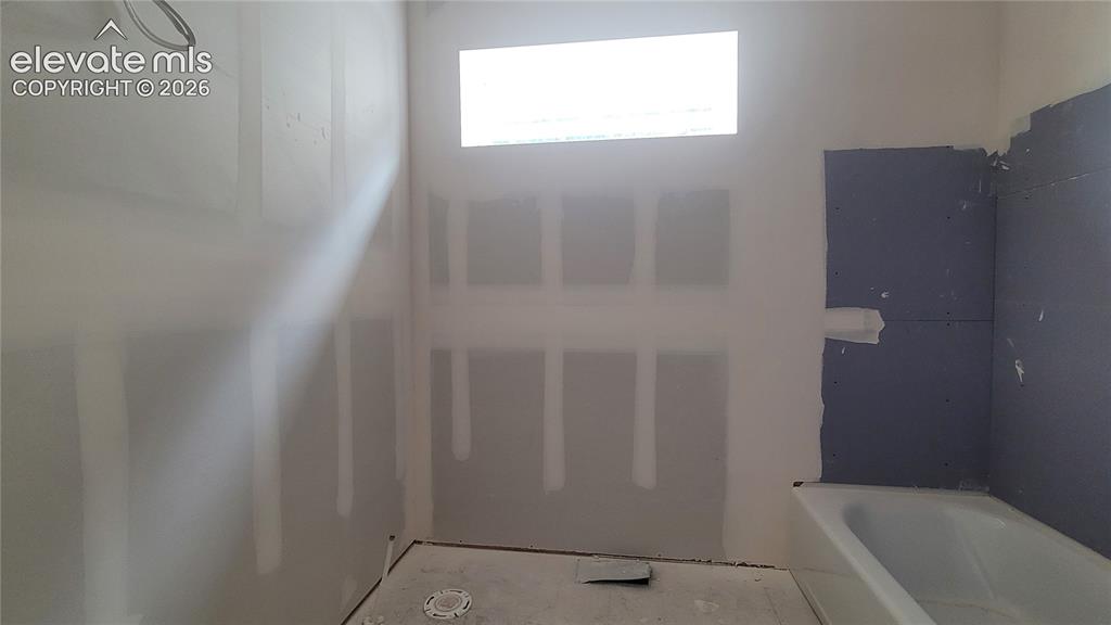 Image 16 of 23: Bedroom