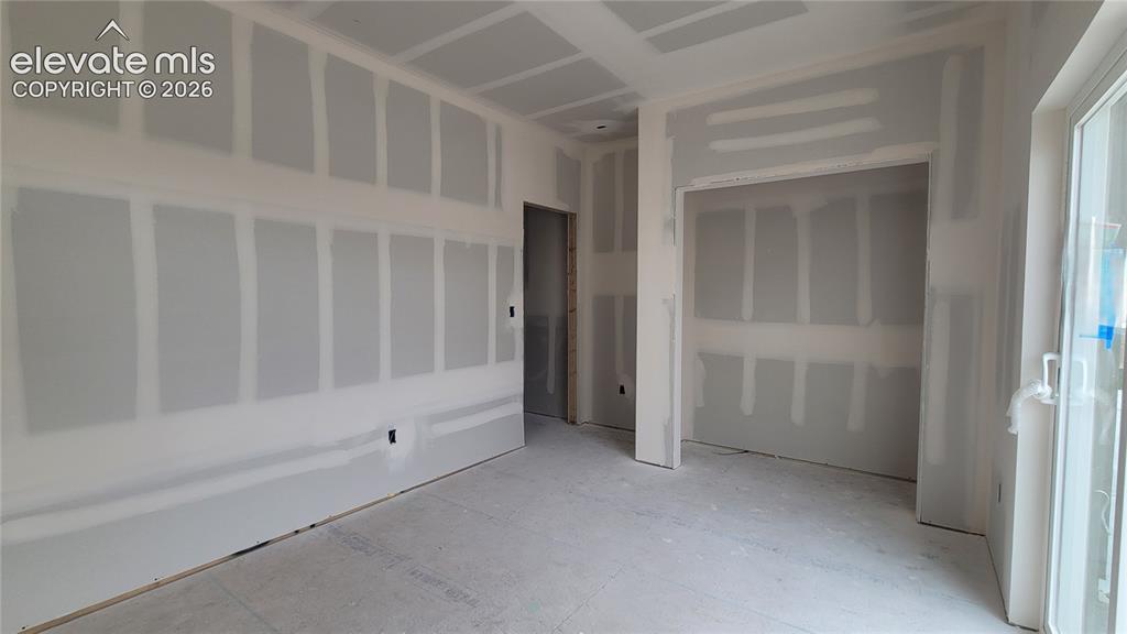 Image 19 of 23: Bedroom