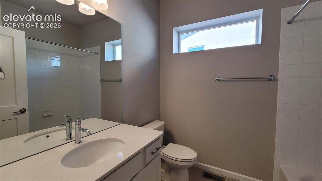 Image 24 of 42: Bathroom