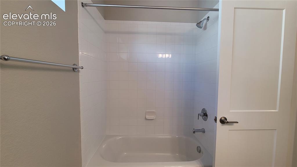 Image 25 of 42: Bathroom