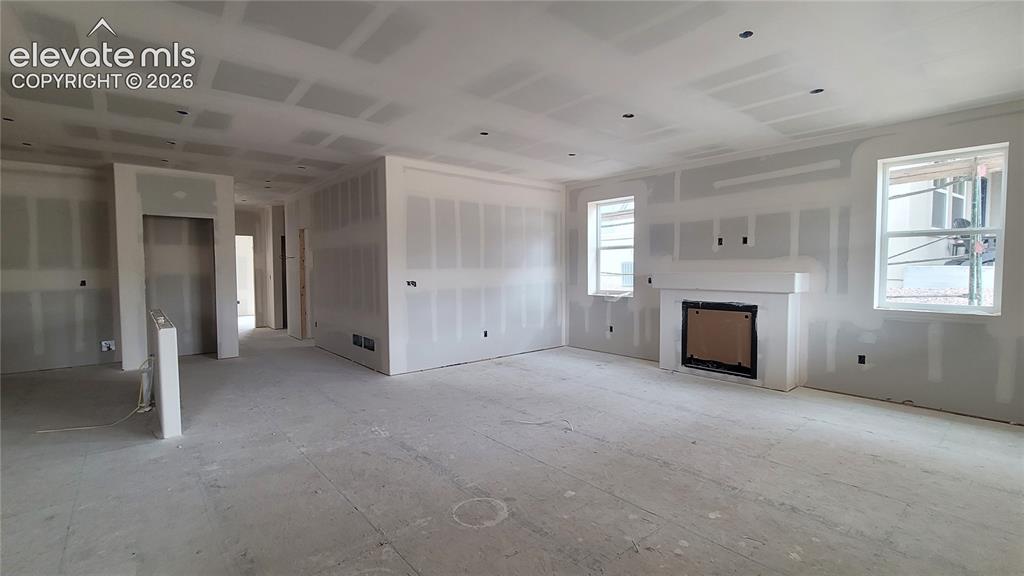 Image 4 of 23: Living Room
