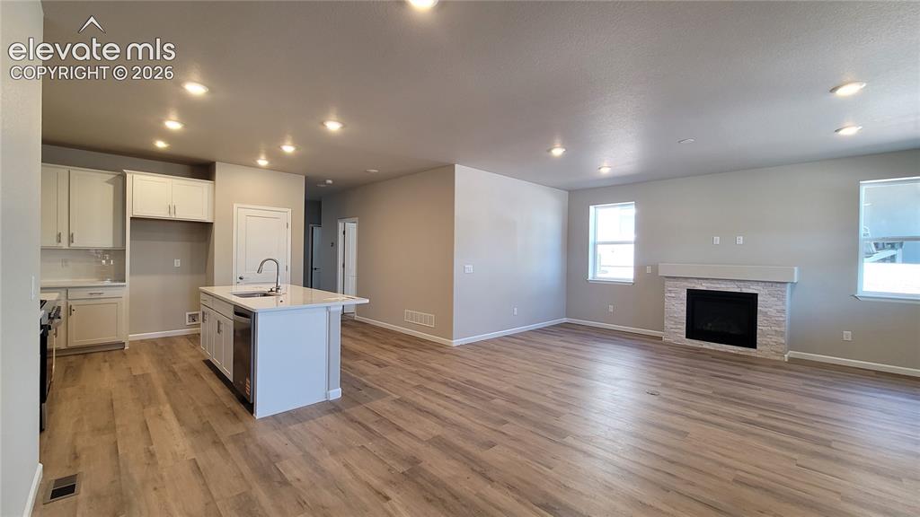 Image 6 of 42: Luxurious Main Level Living!