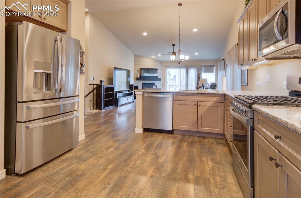 Image 5 of 36: Kitchen ss appliances and counter bar
