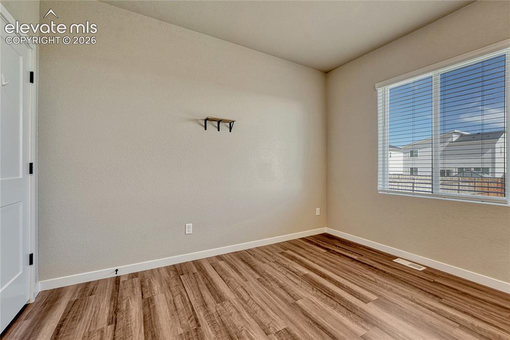 Image 10 of 30: Dining area. 