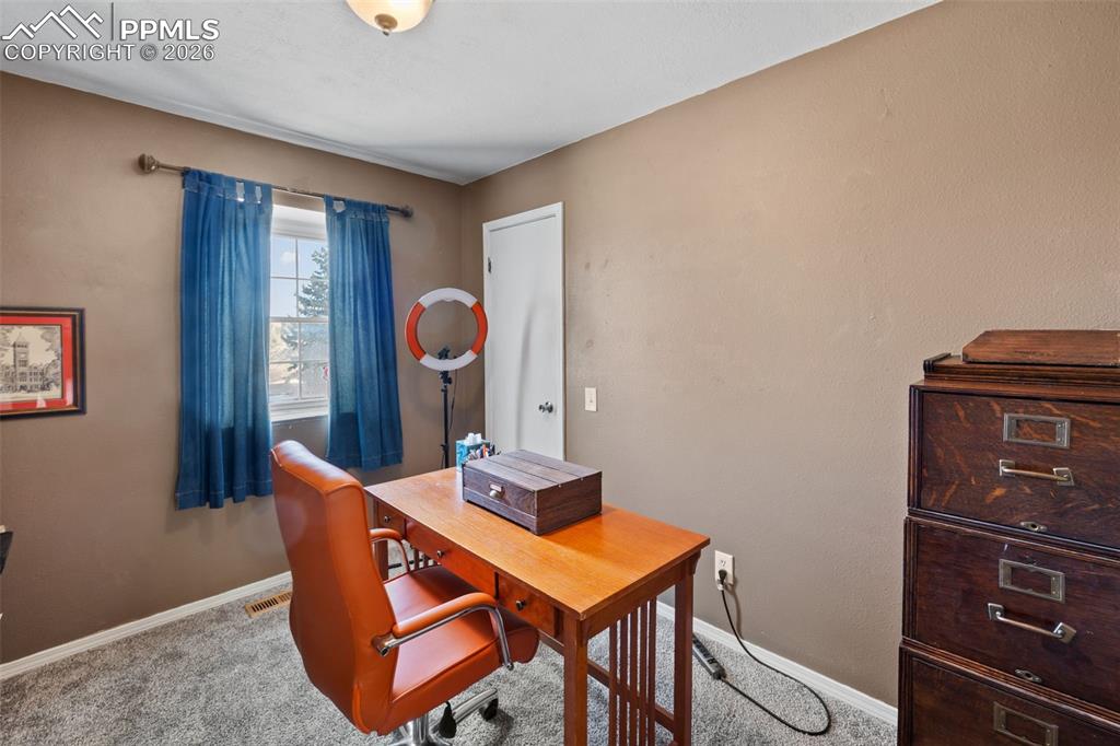 Image 22 of 42: Office