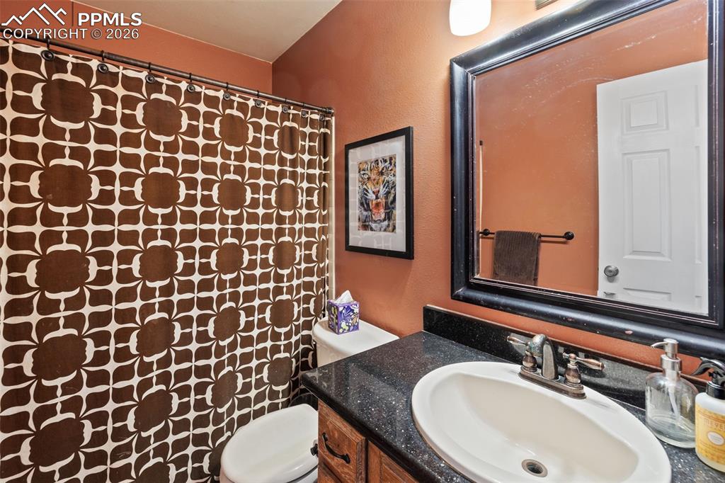 Image 26 of 42: Bathroom