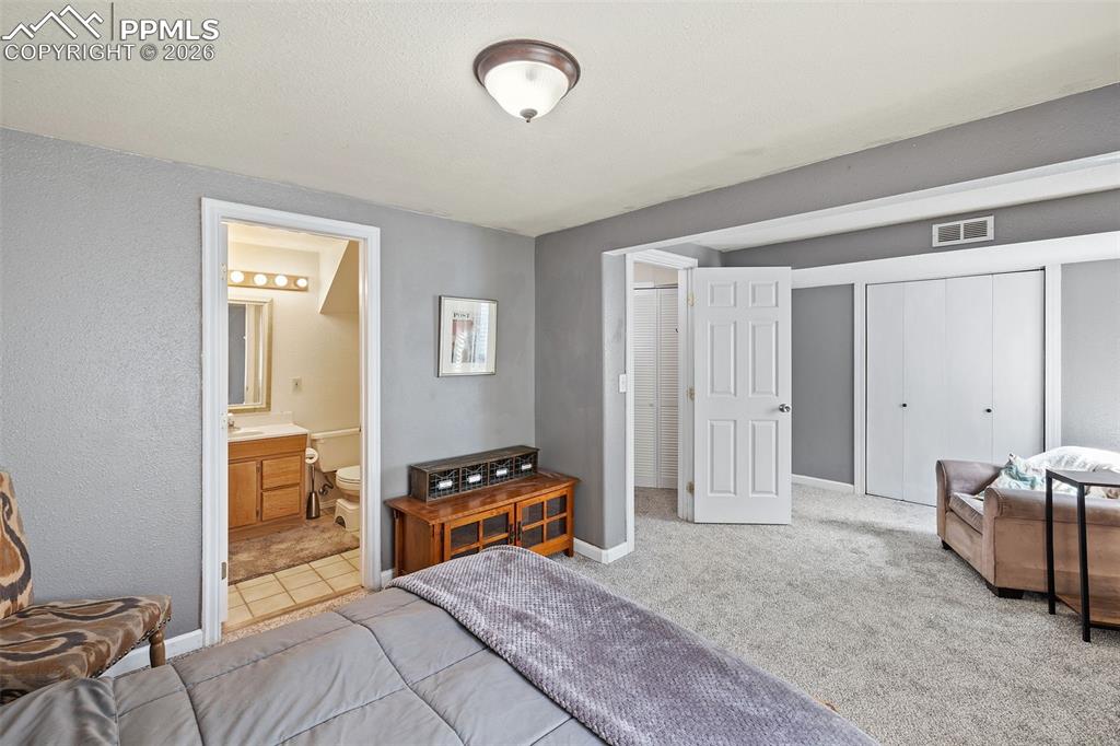 Image 29 of 42: Bedroom