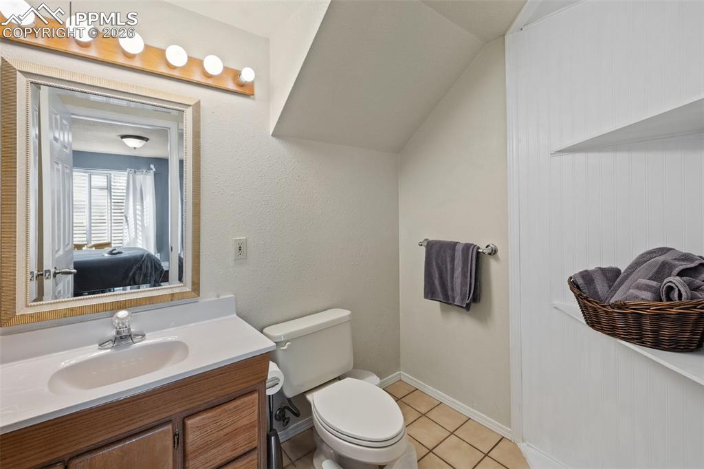 Image 30 of 42: Bathroom