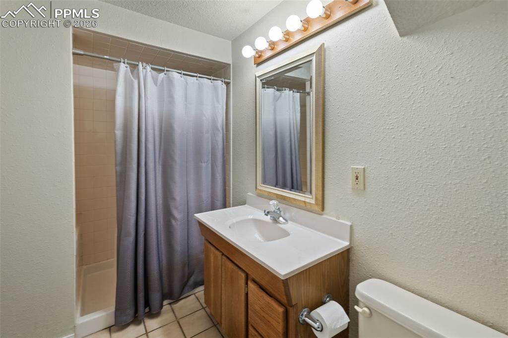 Image 31 of 42: Bathroom