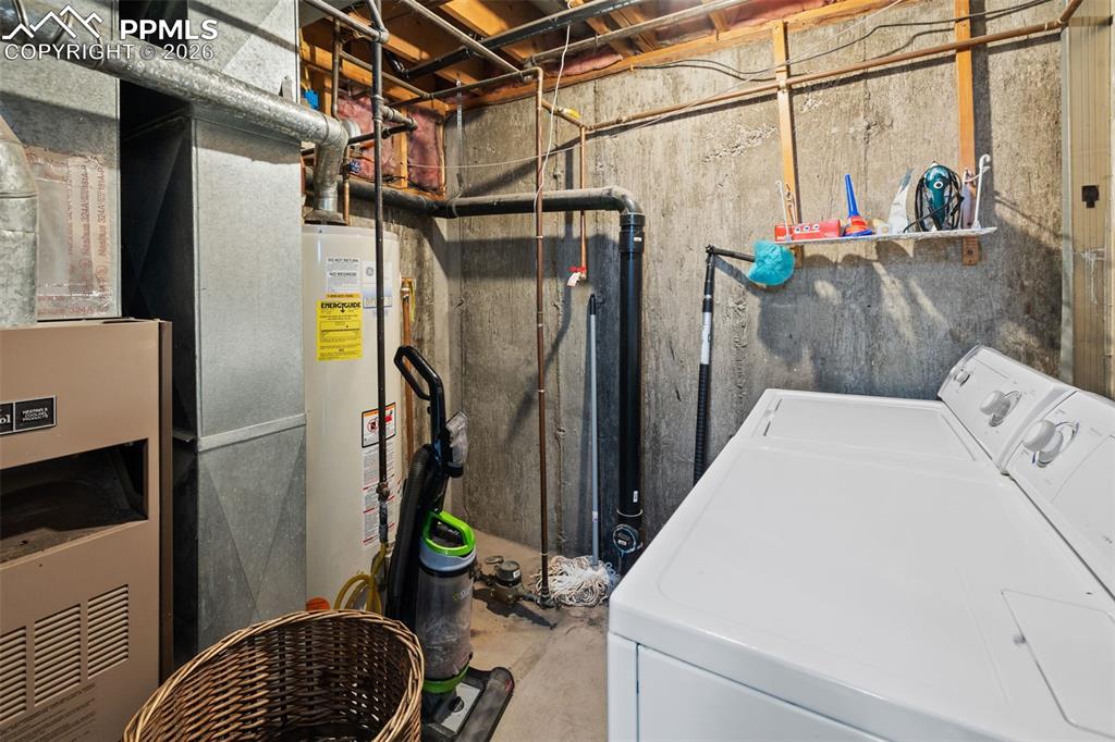 Image 32 of 42: Laundry