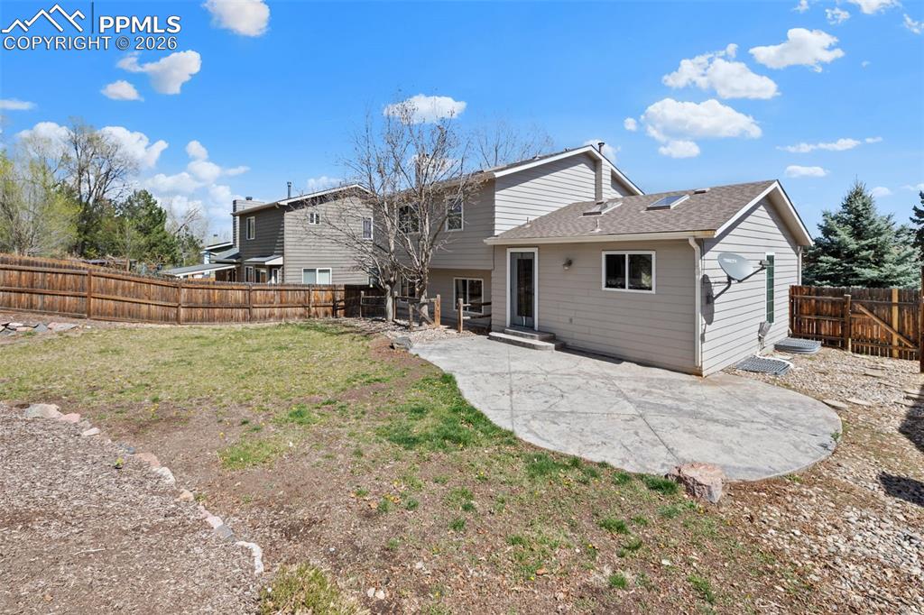 Image 34 of 42: Back of Structure