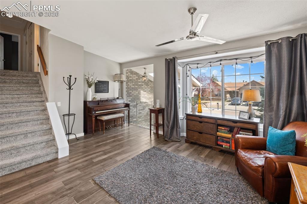 Image 4 of 42: Sitting Room