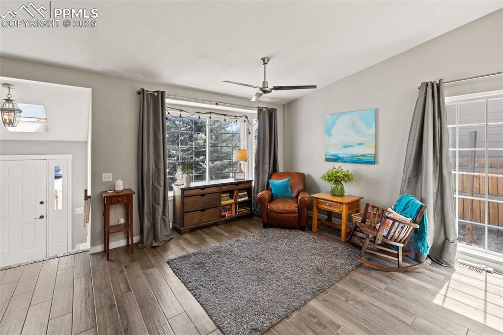 Image 5 of 42: Sitting Room