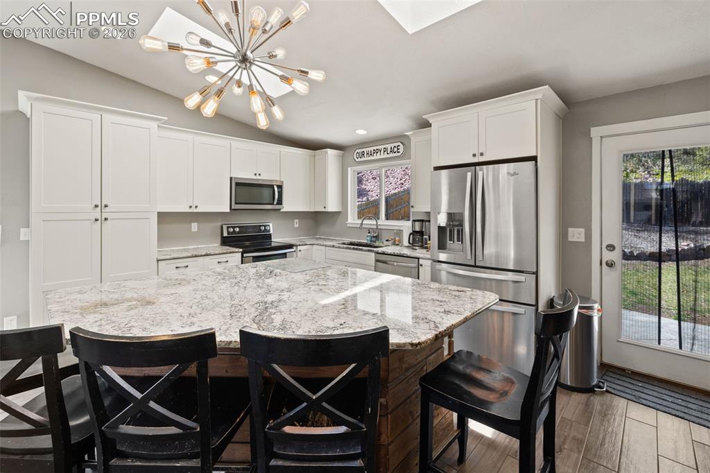 Image 6 of 42: Kitchen