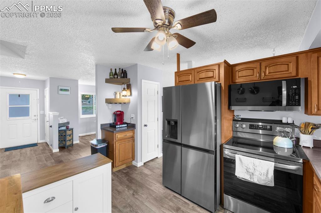 Image 10 of 36: Kitchen