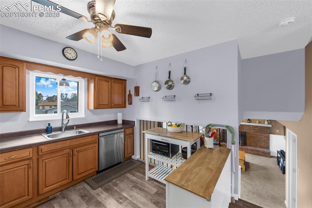 Image 11 of 36: Kitchen