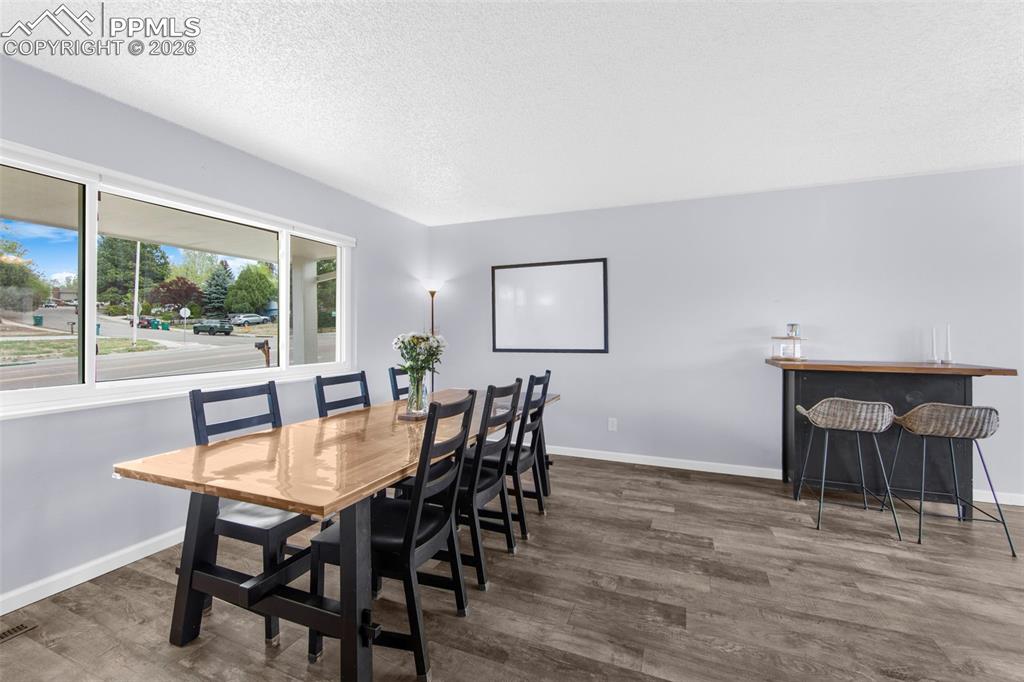 Image 4 of 36: Dining Area