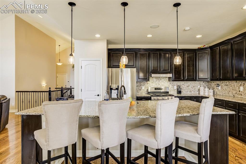 Image 10 of 50: Kitchen