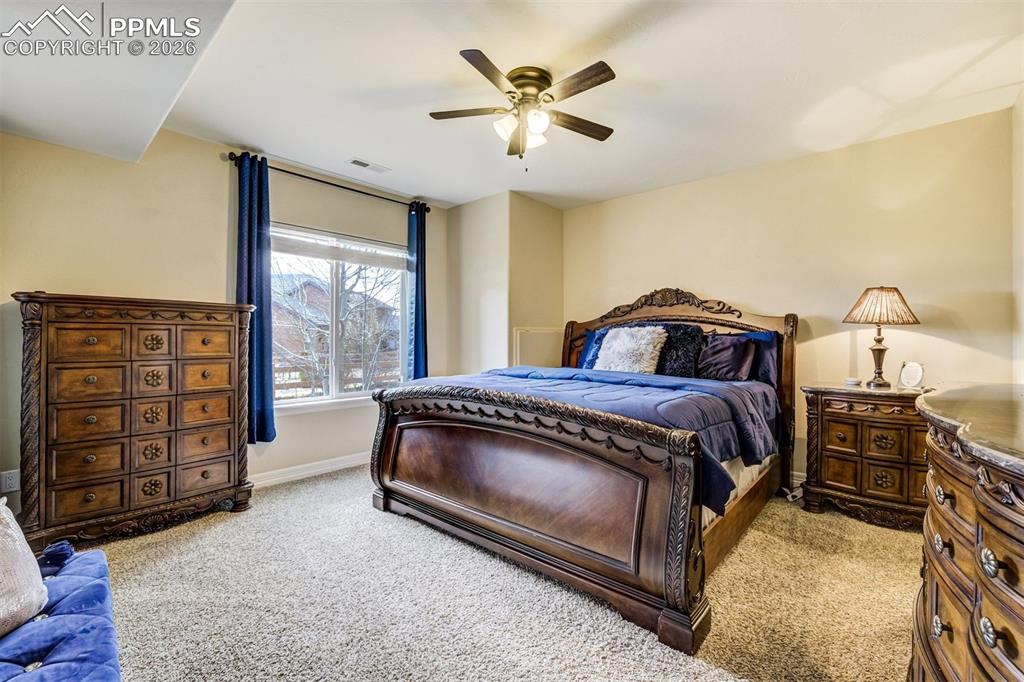 Image 11 of 50: Bedroom