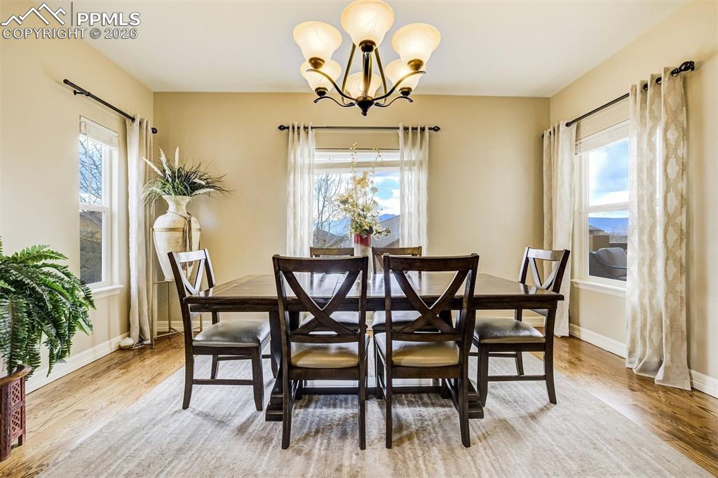 Image 12 of 50: Dining Area