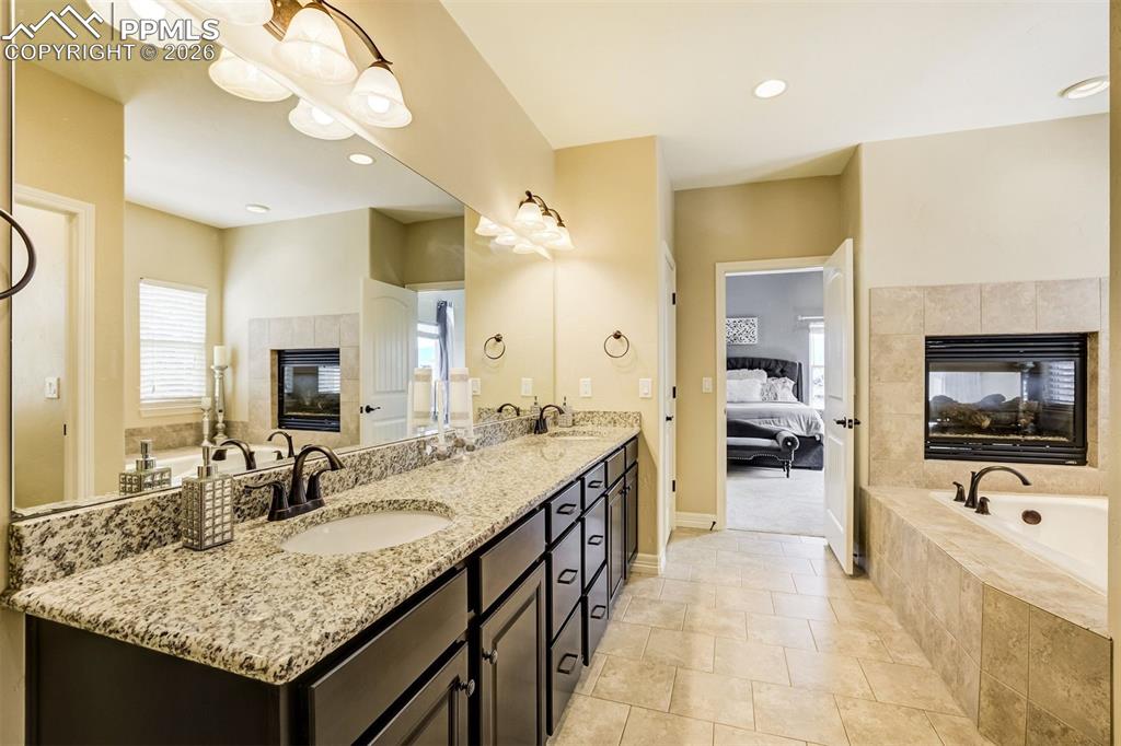 Image 17 of 50: Bathroom