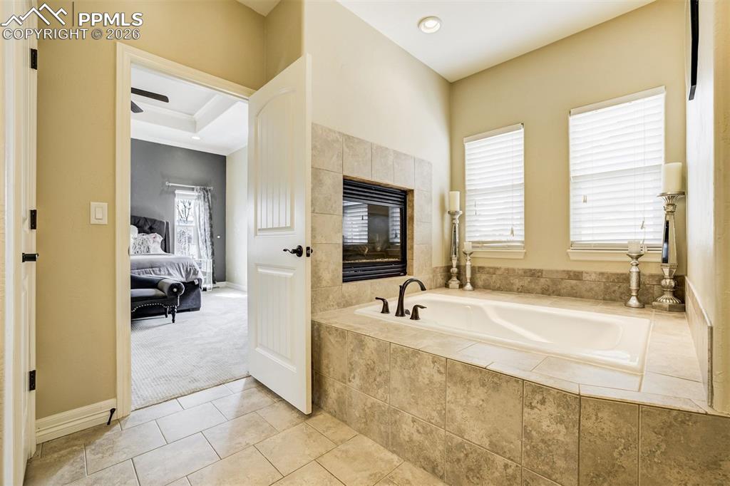 Image 18 of 50: Bathroom