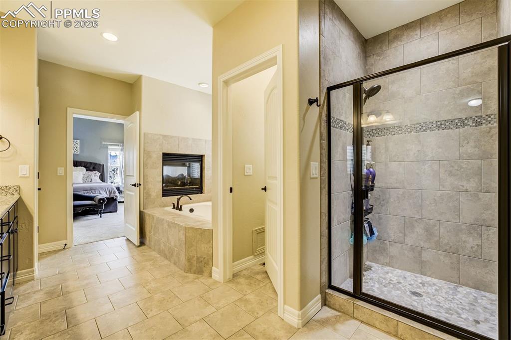 Image 19 of 50: Bathroom