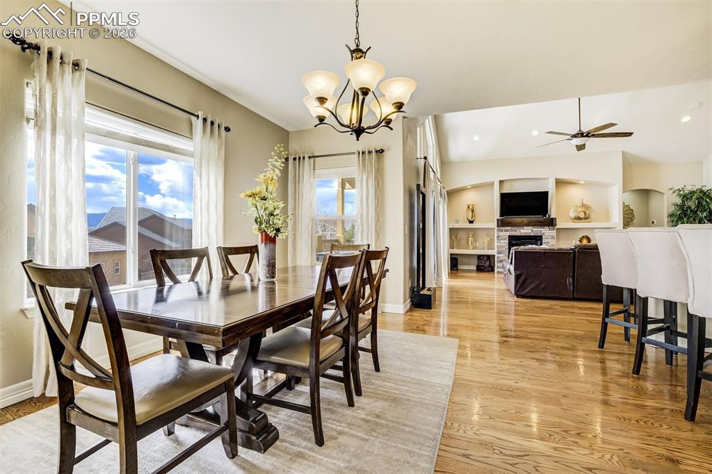 Image 34 of 50: Dining Area