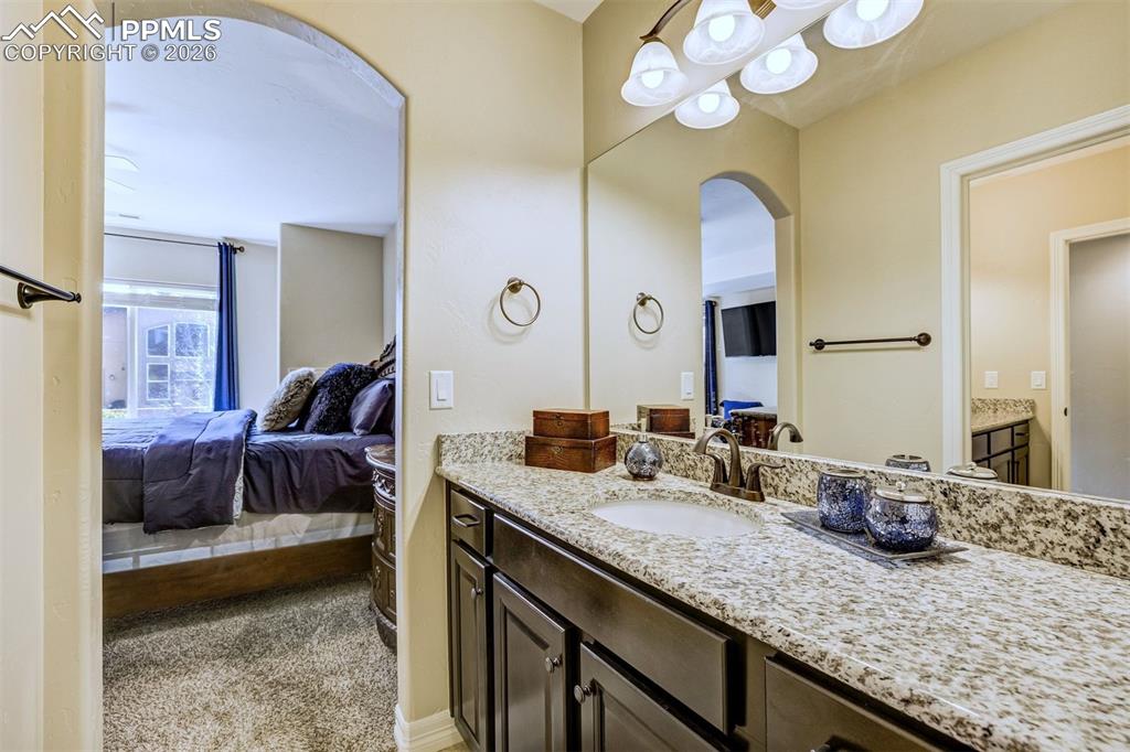 Image 36 of 50: Bathroom