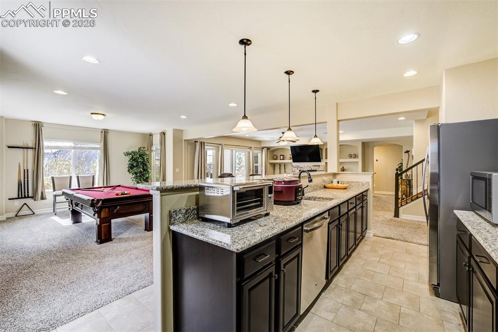 Image 40 of 50: Kitchen