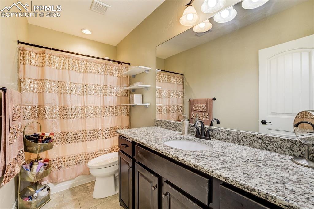 Image 49 of 50: Bathroom