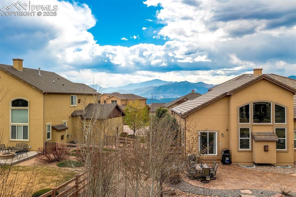 Image 5 of 50: Side of Structure