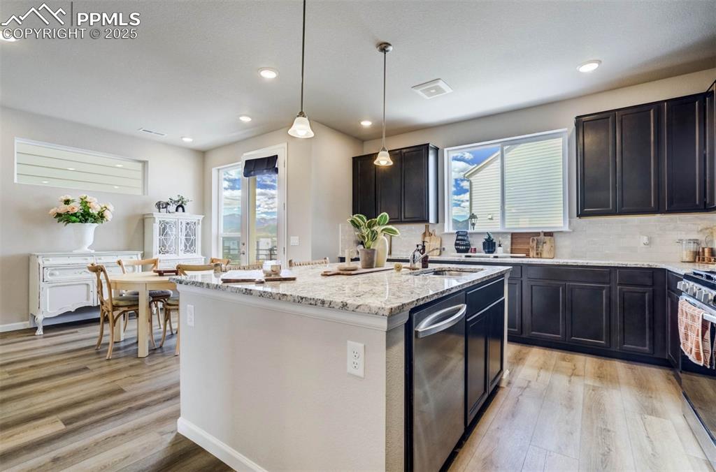 Image 20 of 45: Kitchen