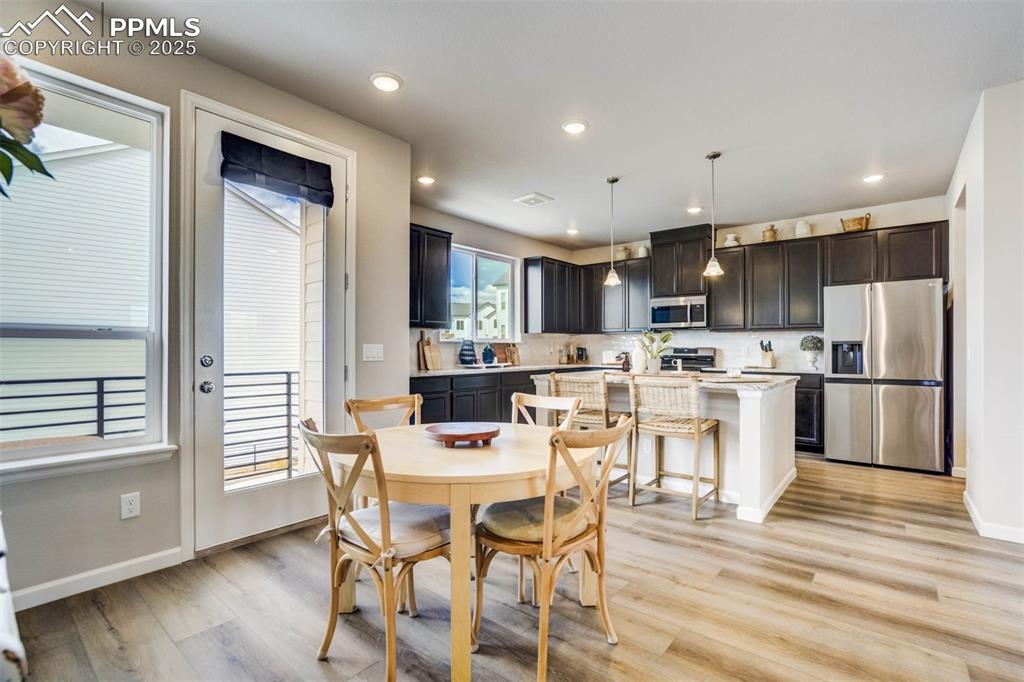 Image 24 of 45: Dining Area