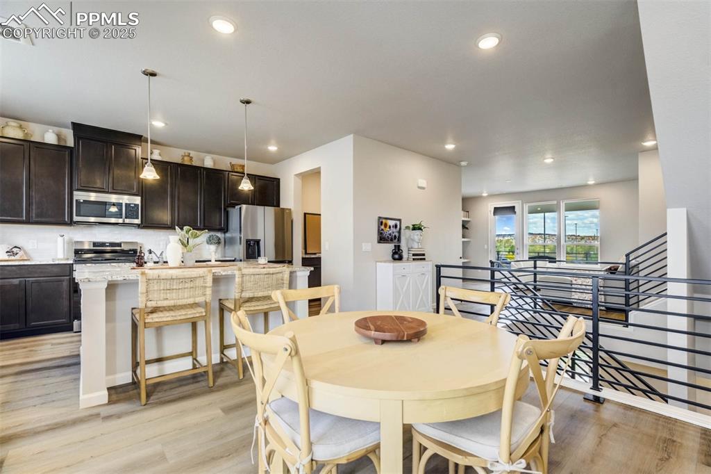 Image 25 of 45: Dining Area