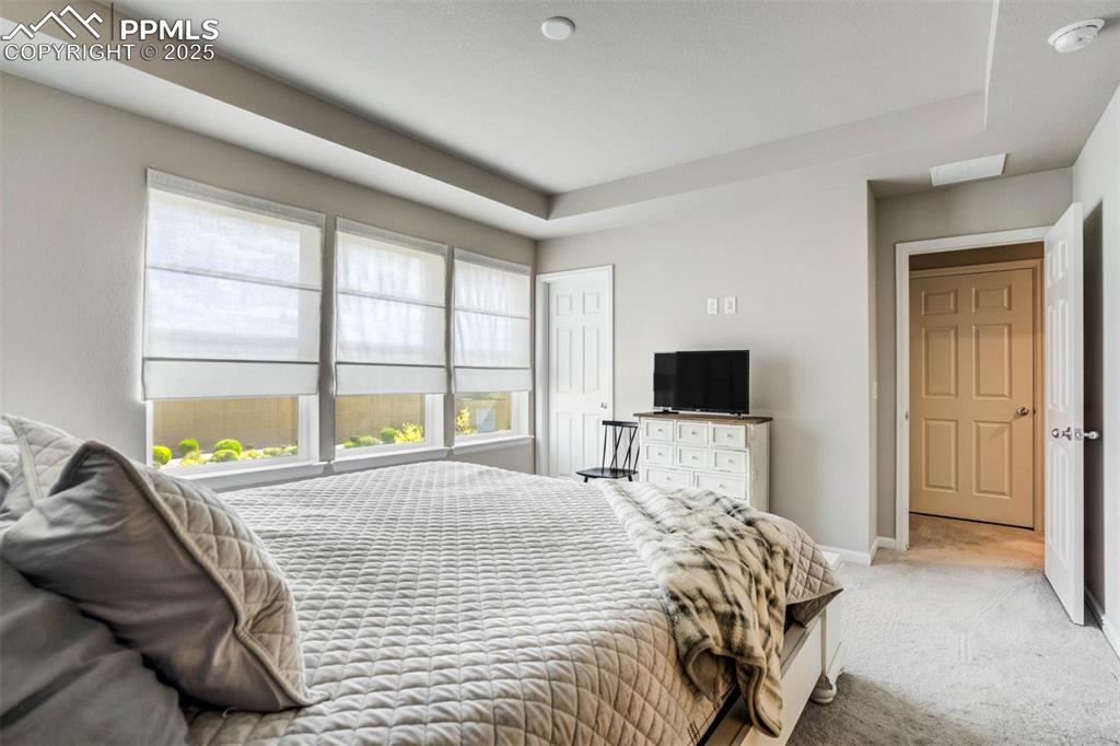 Image 32 of 45: Bedroom