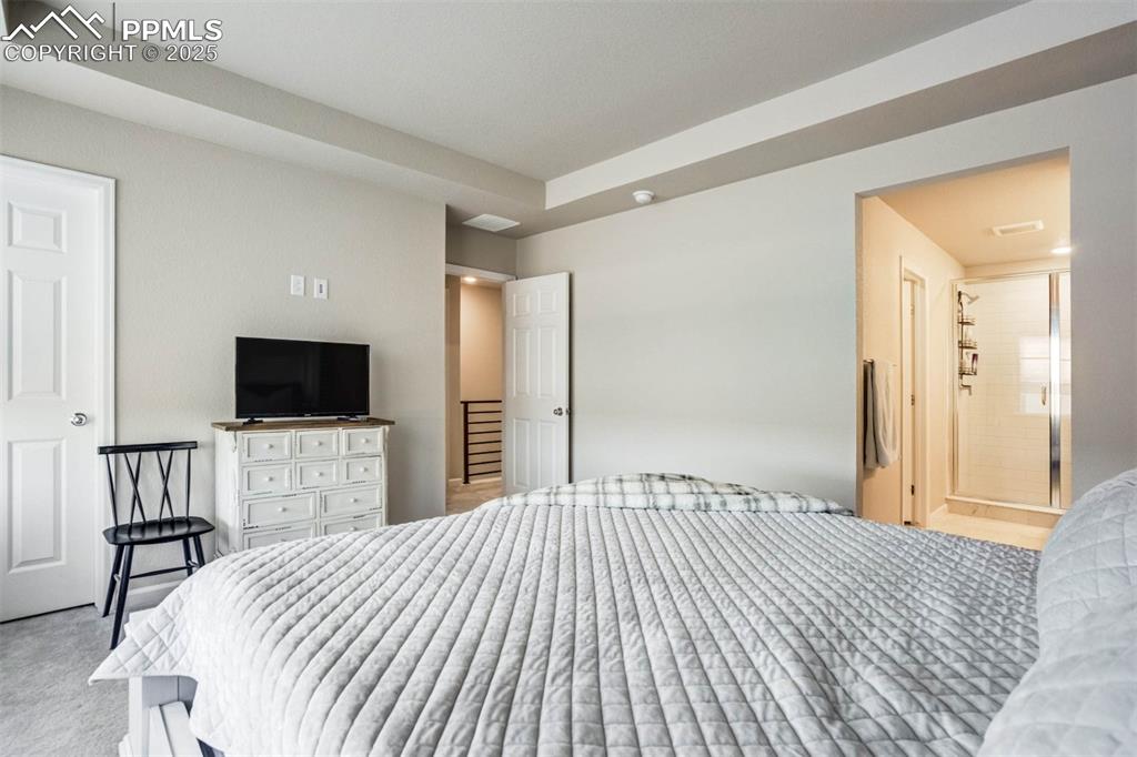 Image 33 of 45: Bedroom