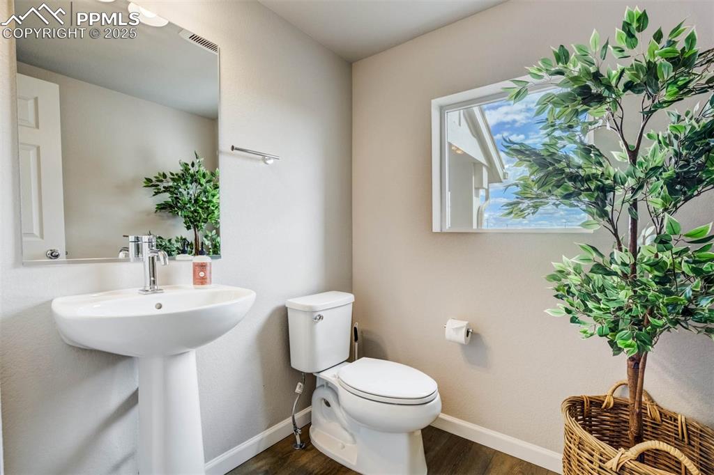 Image 35 of 45: Bathroom