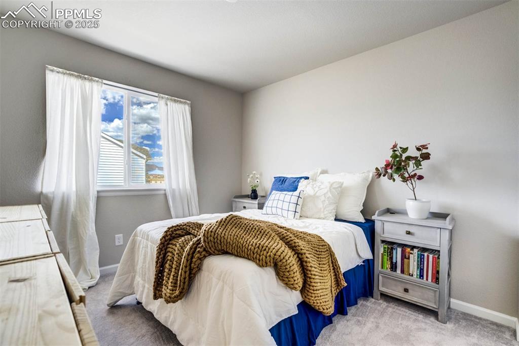 Image 37 of 45: Bedroom