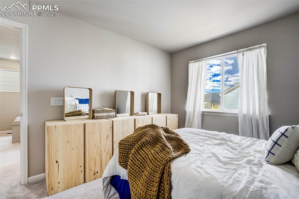 Image 38 of 45: Bedroom