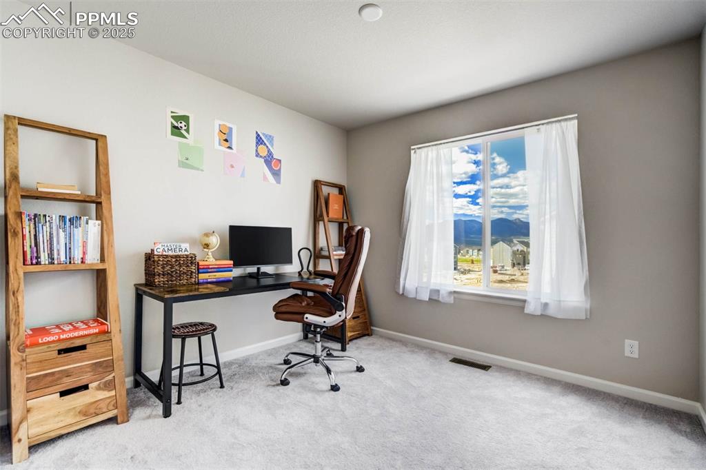 Image 40 of 45: Office