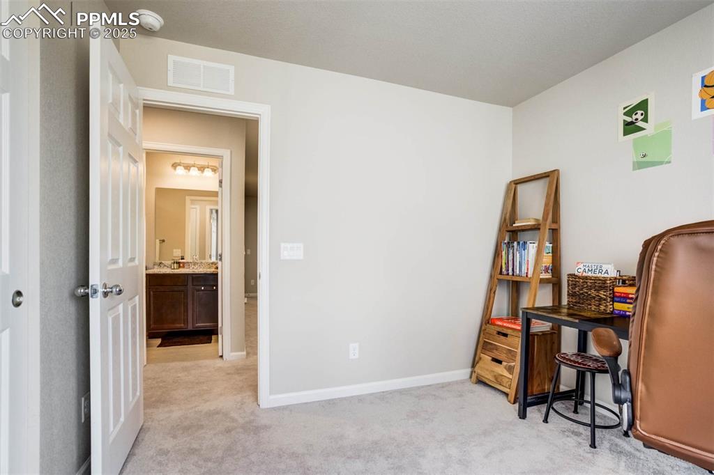 Image 42 of 45: Office